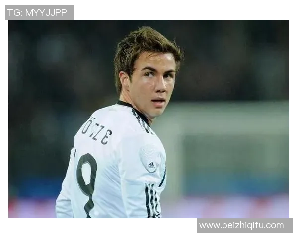 当昔日球星化身足球裁判赛场风采与判罚权威的全新融合